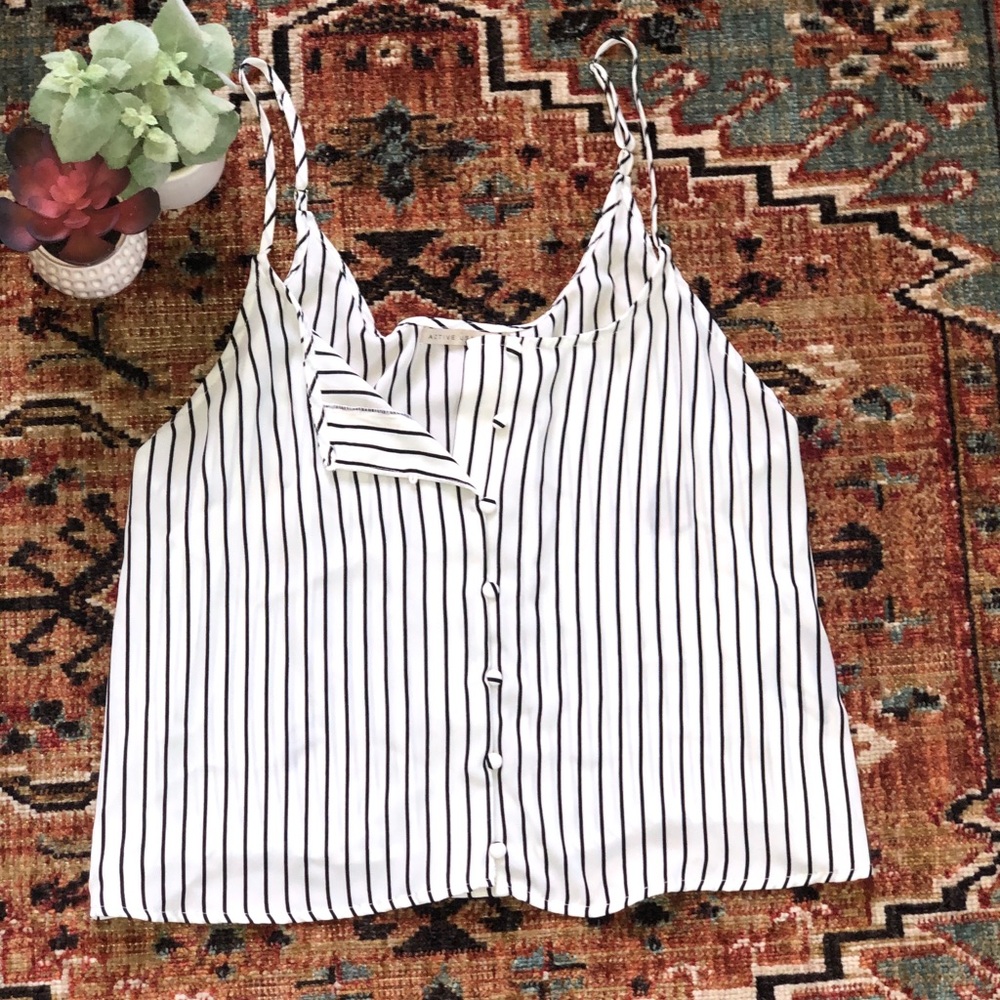 Active USA  Button Crop Top